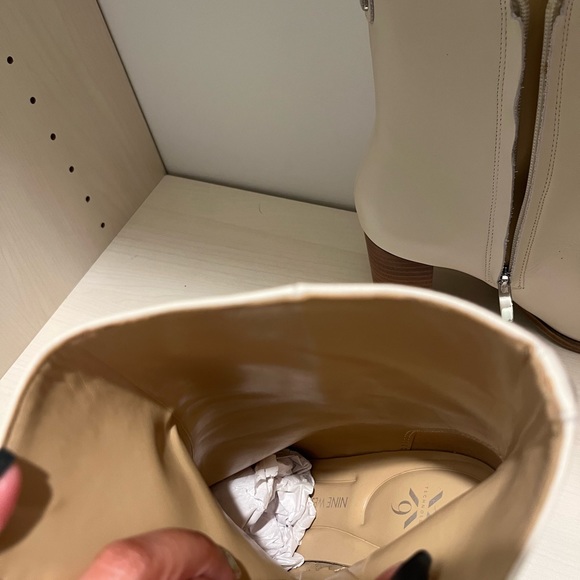 Nine West women offwhite booties wood heel great condition rarely worn size 9.5 - Picture 4 of 7